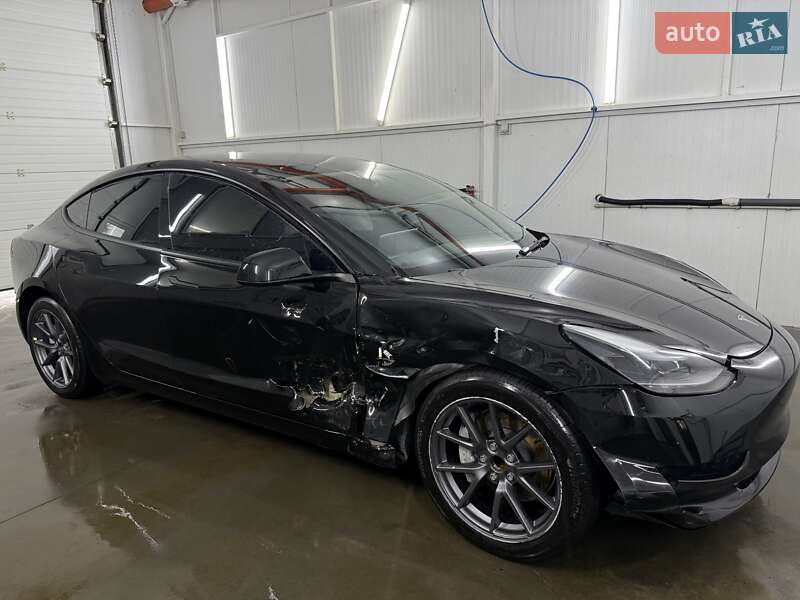 Седан Tesla Model 3 2023 в Дрогобыче