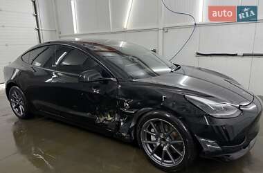 Седан Tesla Model 3 2023 в 