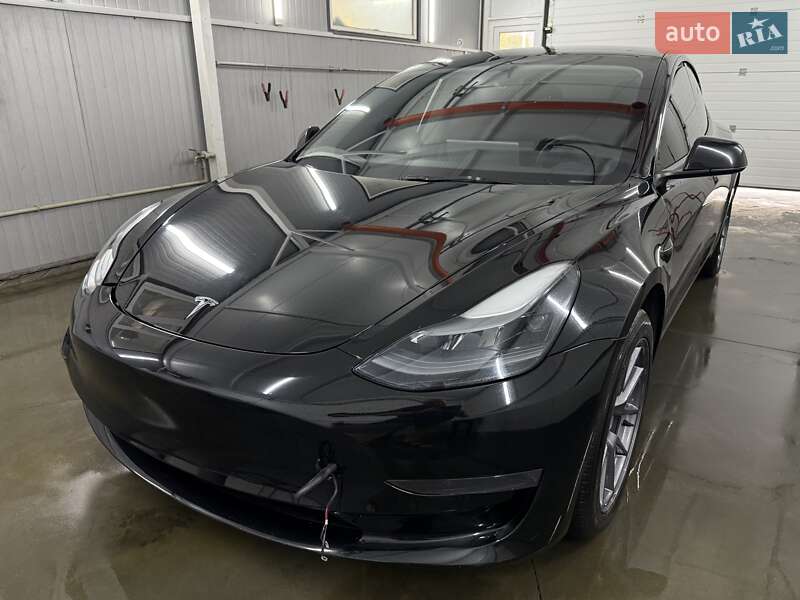 Седан Tesla Model 3 2023 в Дрогобыче