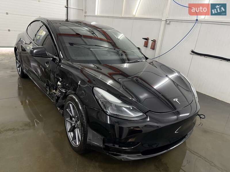 Седан Tesla Model 3 2023 в Дрогобыче