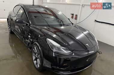 Седан Tesla Model 3 2023 в 