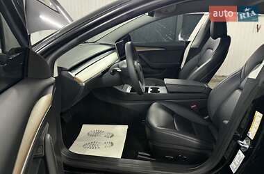 Седан Tesla Model 3 2023 в 