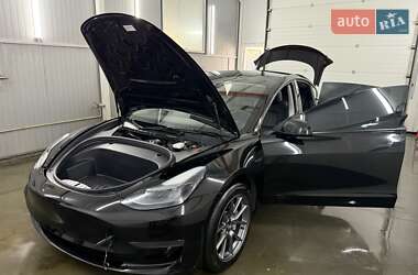 Седан Tesla Model 3 2023 в 