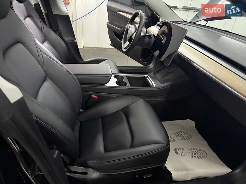 Седан Tesla Model 3 2023 в Дрогобыче