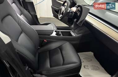 Седан Tesla Model 3 2023 в 