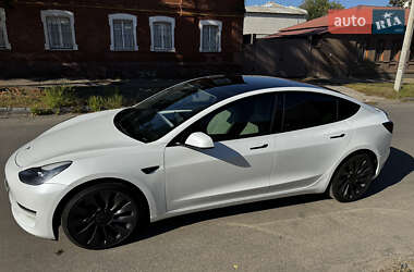 Седан Tesla Model 3 2022 в 