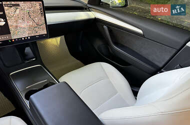 Седан Tesla Model 3 2022 в 