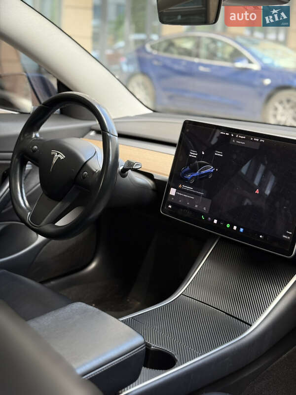 Седан Tesla Model 3 2018 в Киеве