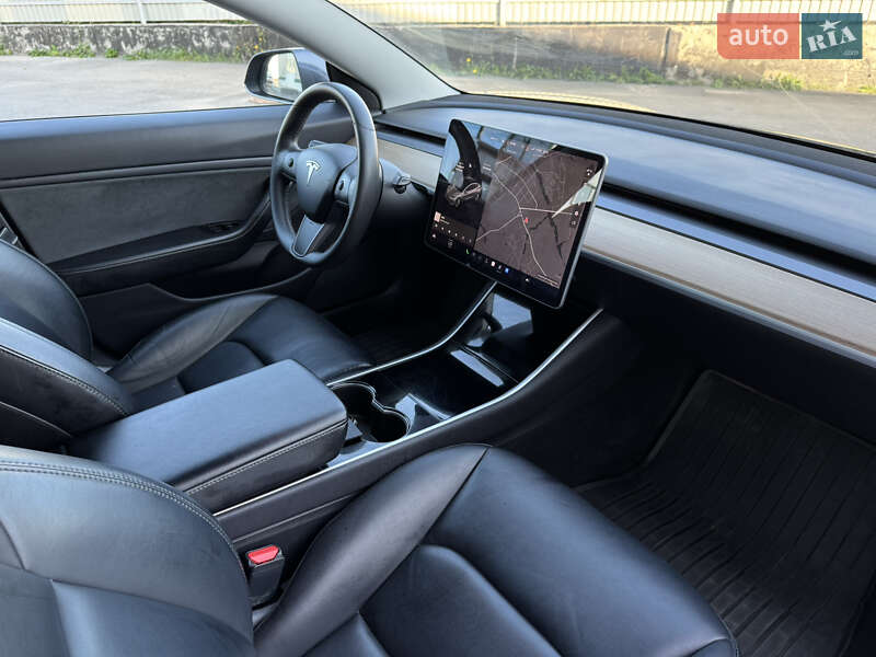 Седан Tesla Model 3 2019 в Вінниці