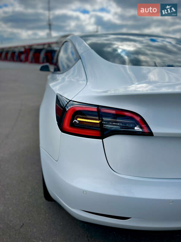Седан Tesla Model 3 2021 в Полтаві