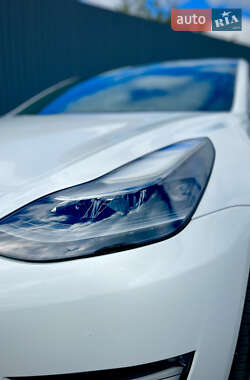 Седан Tesla Model 3 2021 в 