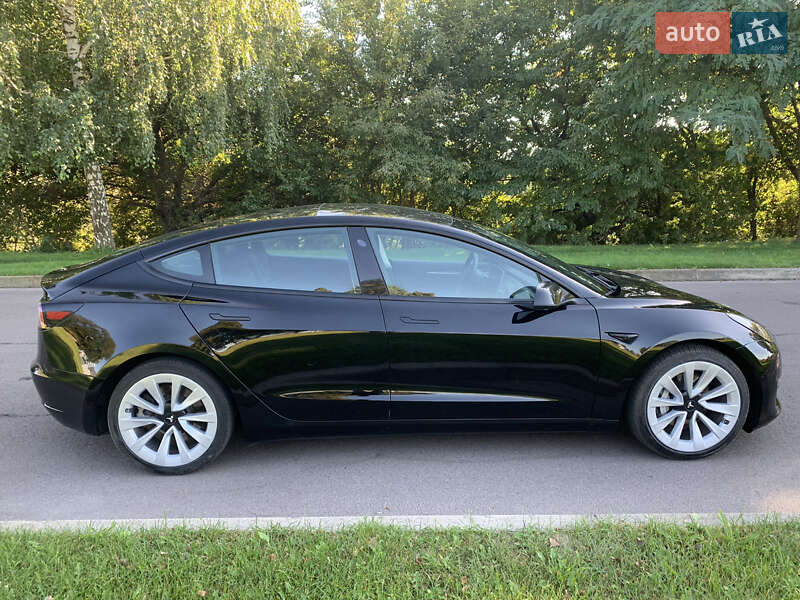 Седан Tesla Model 3 2022 в Києві