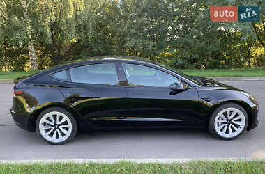 Седан Tesla Model 3 2022 в 