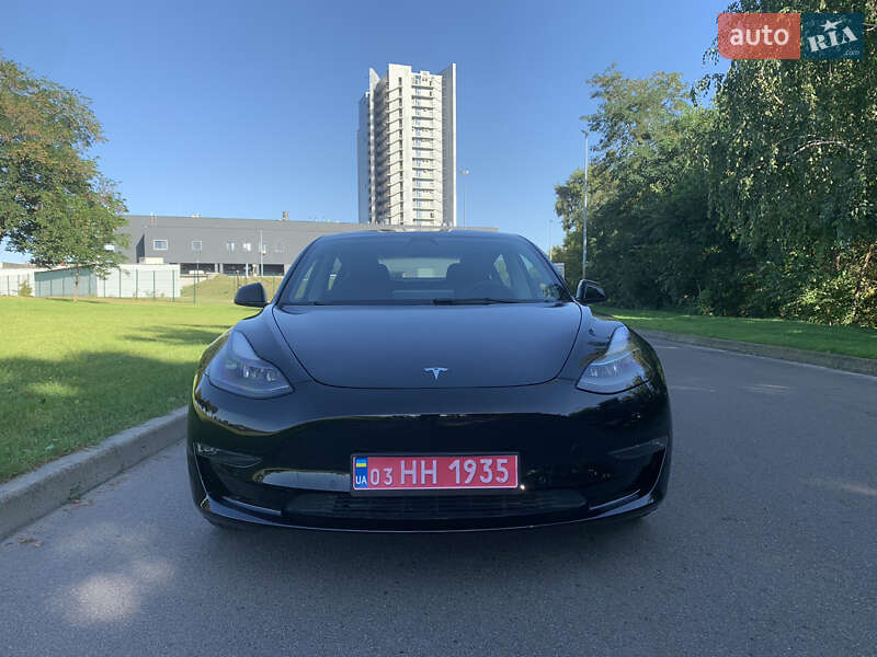 Седан Tesla Model 3 2022 в Києві
