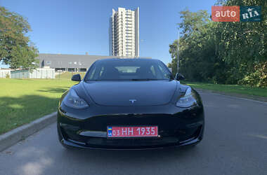 Седан Tesla Model 3 2022 в 