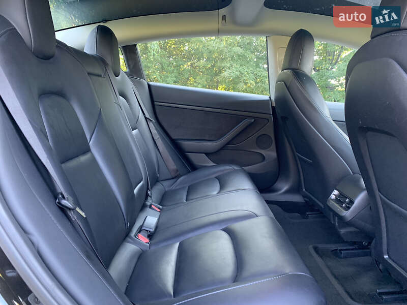 Седан Tesla Model 3 2022 в Києві