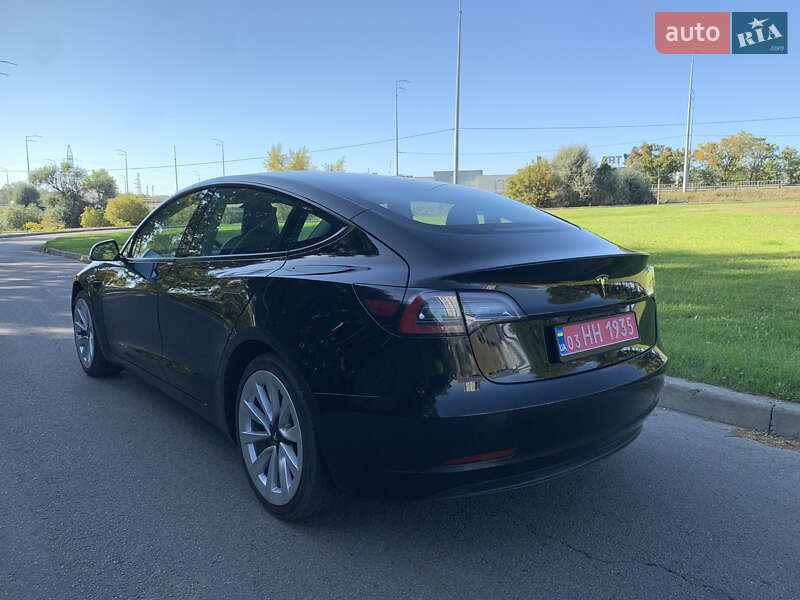 Седан Tesla Model 3 2022 в Києві