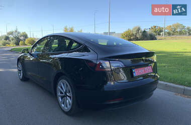 Седан Tesla Model 3 2022 в 