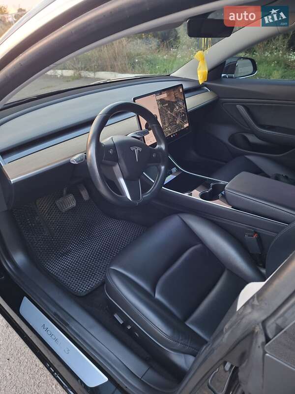 Седан Tesla Model 3 2019 в Нововолынске