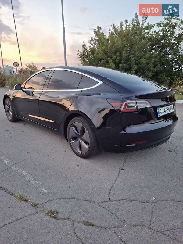 Седан Tesla Model 3 2019 в Нововолынске