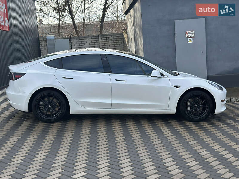 Седан Tesla Model 3 2020 в Миколаєві