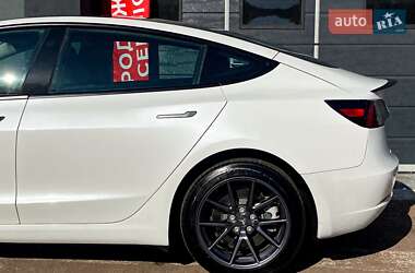 Седан Tesla Model 3 2023 в 