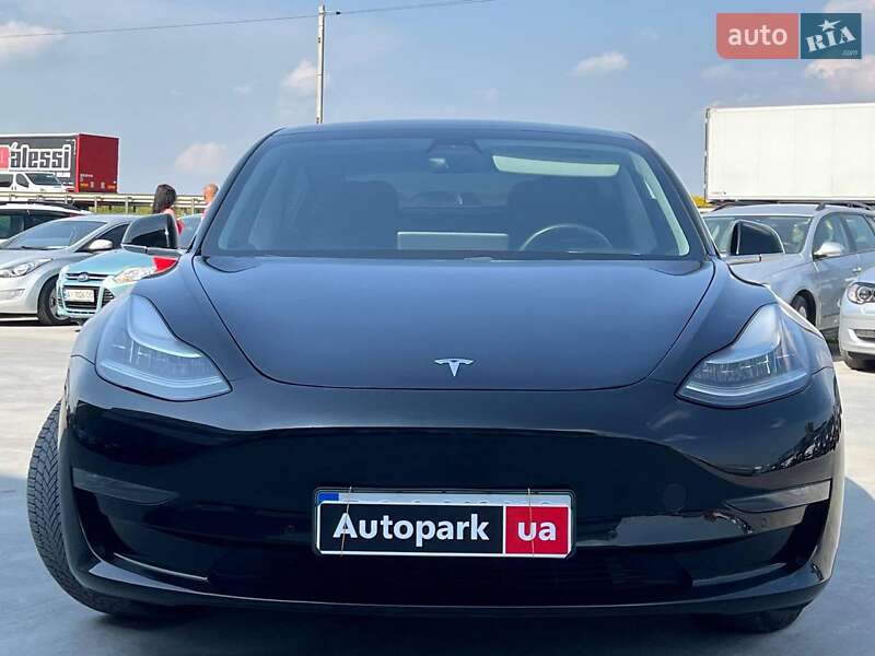 Седан Tesla Model 3 2019 в Львове