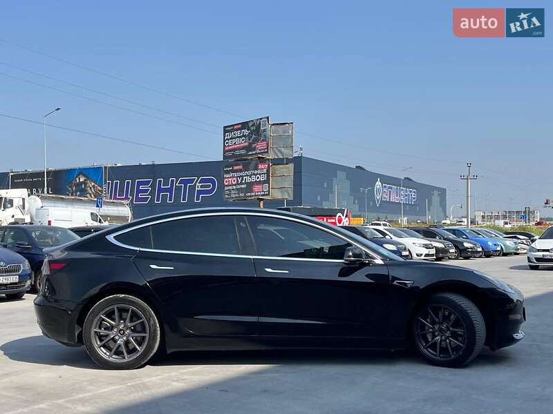 Седан Tesla Model 3 2019 в Львове