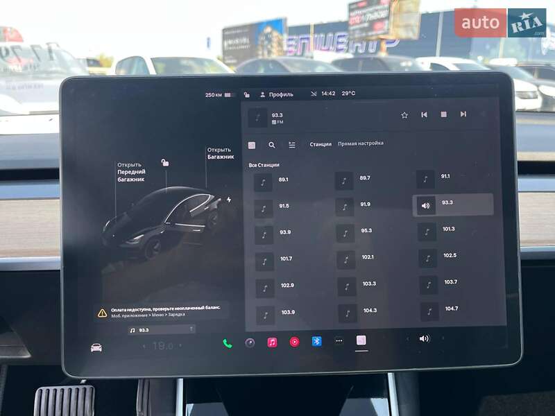 Седан Tesla Model 3 2019 в Львове