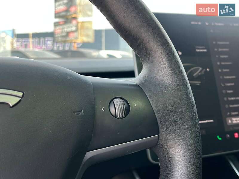 Седан Tesla Model 3 2019 в Львове