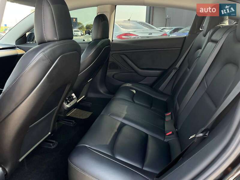 Седан Tesla Model 3 2019 в Львове