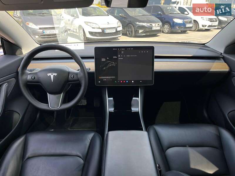 Седан Tesla Model 3 2019 в Львове