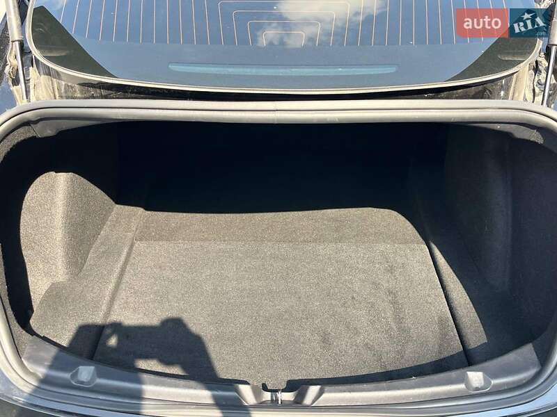Седан Tesla Model 3 2019 в Львове