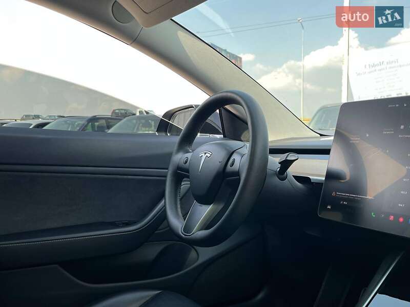 Седан Tesla Model 3 2019 в Львове