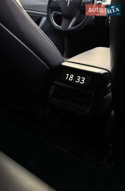 Седан Tesla Model 3 2018 в 