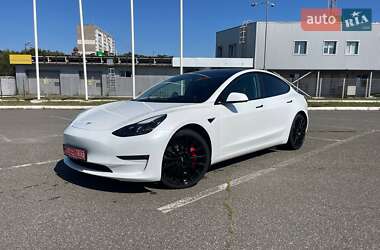 Седан Tesla Model 3 2022 в 