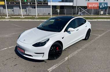 Седан Tesla Model 3 2022 в 