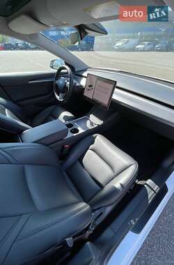 Седан Tesla Model 3 2022 в 