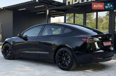 Седан Tesla Model 3 2022 в 