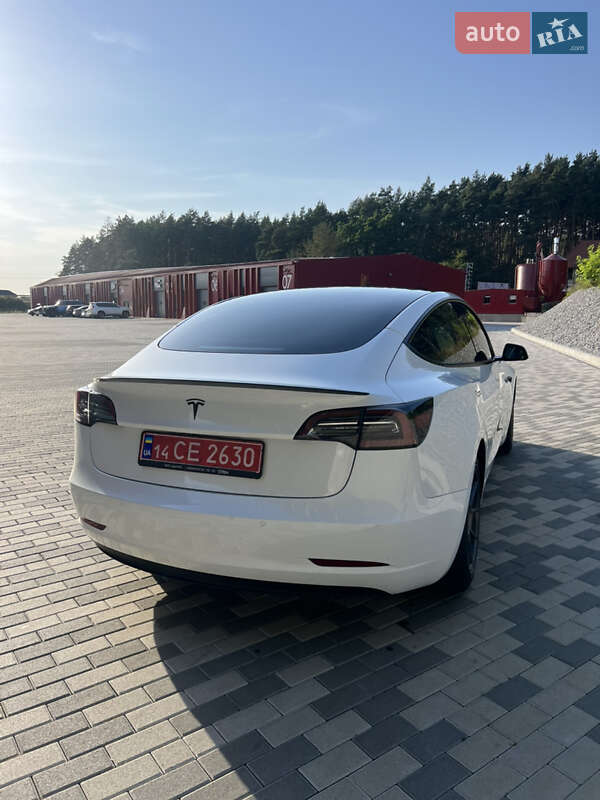 Седан Tesla Model 3 2021 в Львове