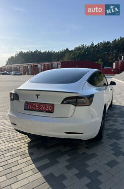 Седан Tesla Model 3 2021 в 