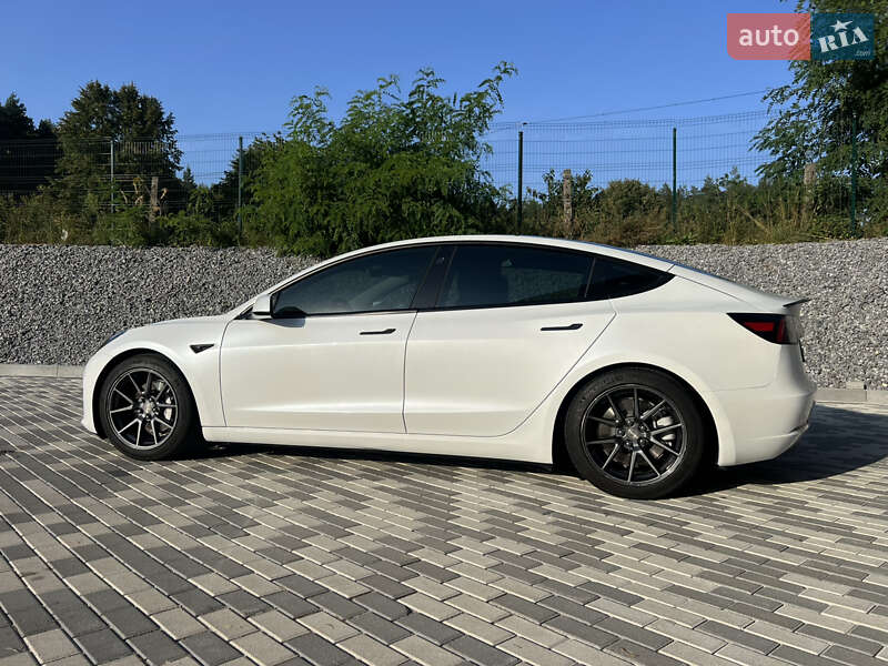 Седан Tesla Model 3 2021 в Львове