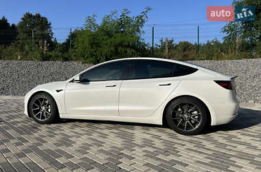 Седан Tesla Model 3 2021 в 
