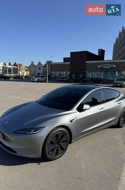 Седан Tesla Model 3 2024 в 