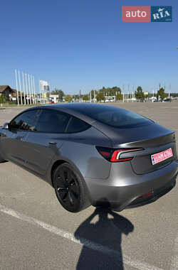 Седан Tesla Model 3 2024 в 