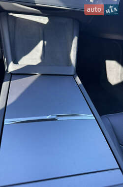 Седан Tesla Model 3 2024 в 