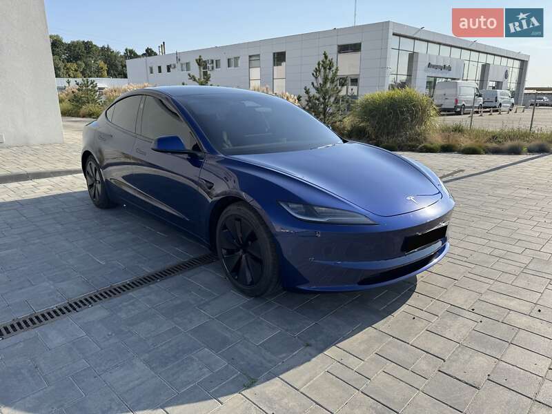 Седан Tesla Model 3 2024 в Луцьку