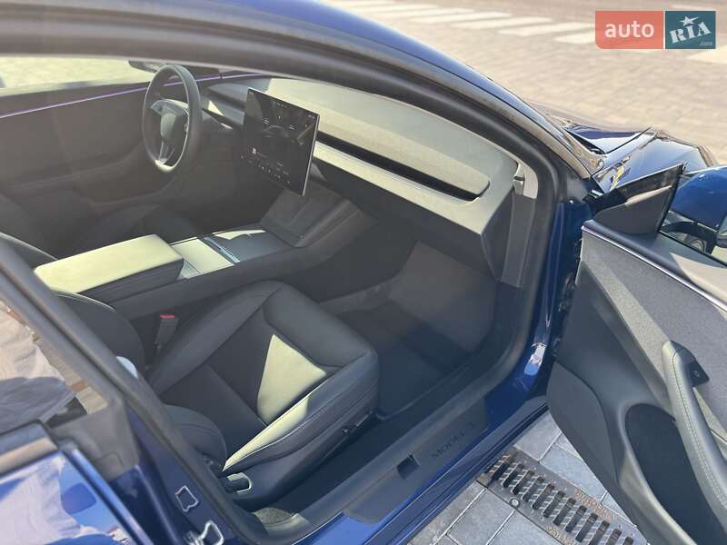 Седан Tesla Model 3 2024 в Луцьку
