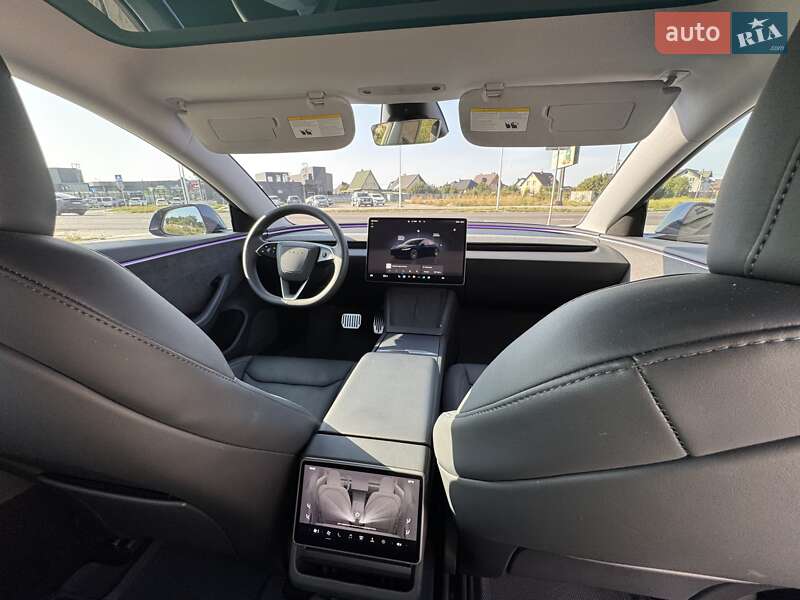Седан Tesla Model 3 2024 в Луцьку