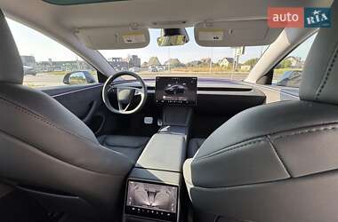 Седан Tesla Model 3 2024 в 